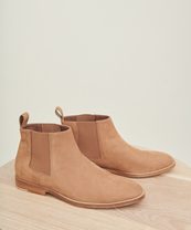 hip and bone chelsea boot