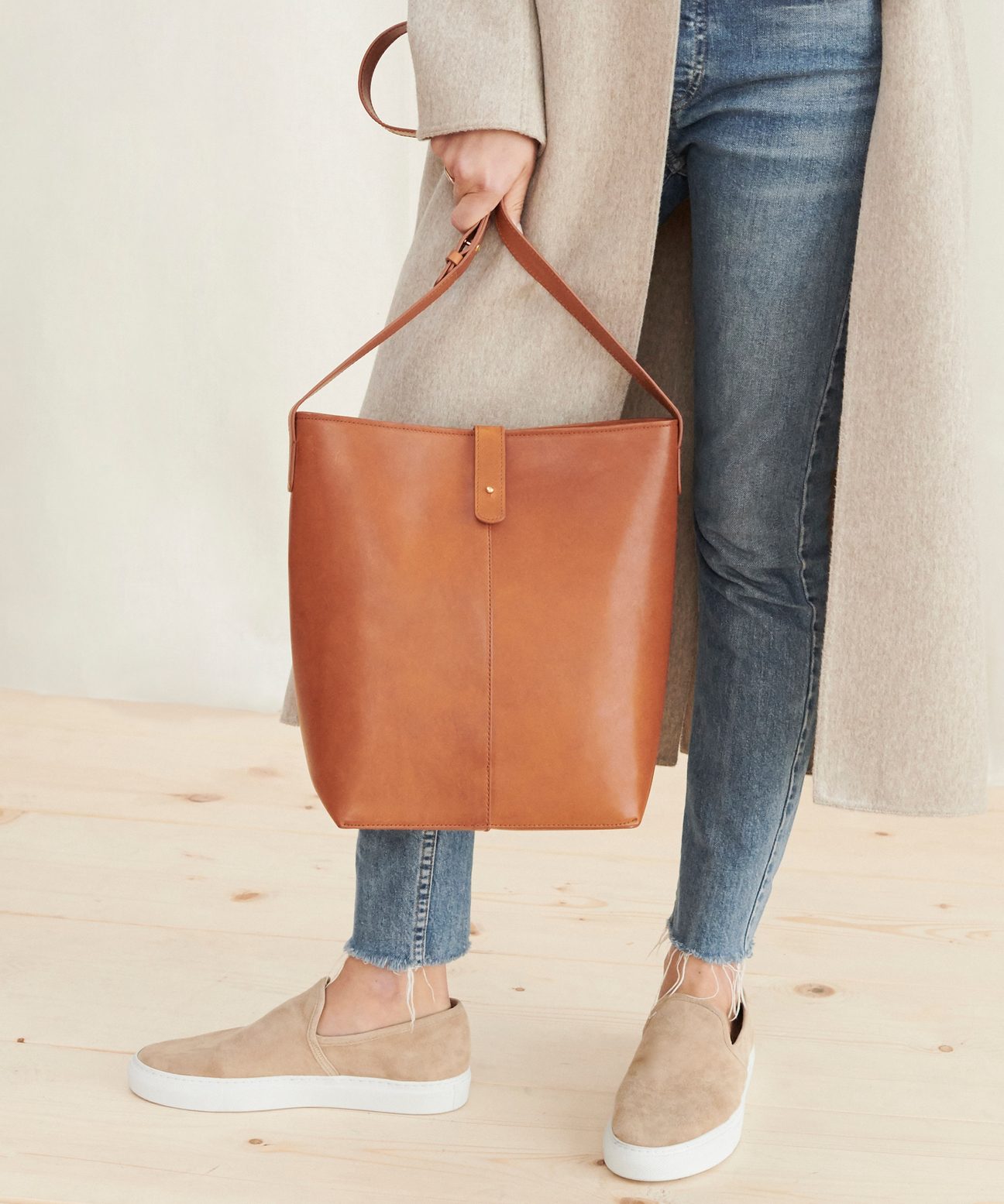 bucket tote bag leather